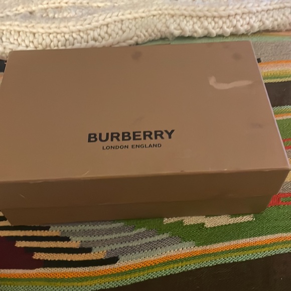 NIB , Auth Burberry Black & white Calf tuxedo GORGEOUS 🎉  Flats Loafer’s  ❤️ - Picture 14 of 14